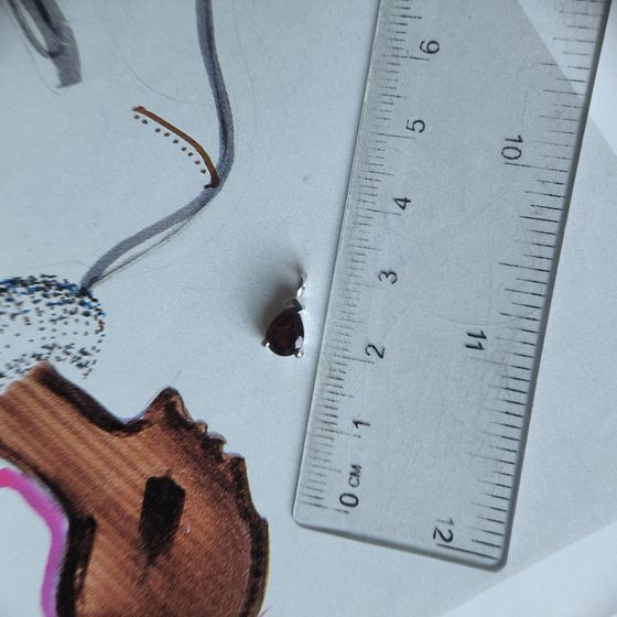 Серебряная подвеска с гранатом