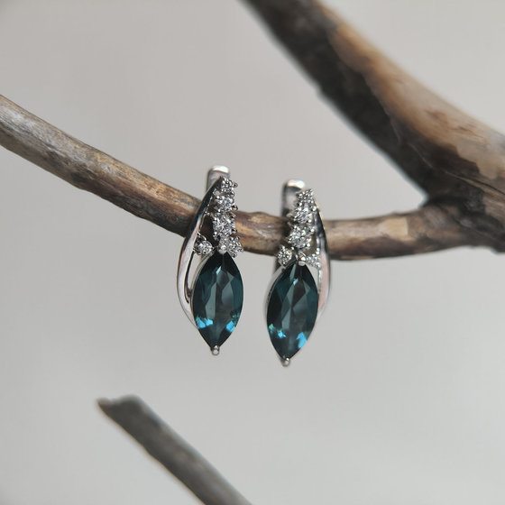 Серебряные серьги с топазом Лондон Блю 3.352ct, фианитами