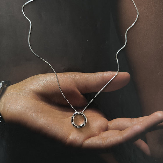 Серебряное колье с фианитами