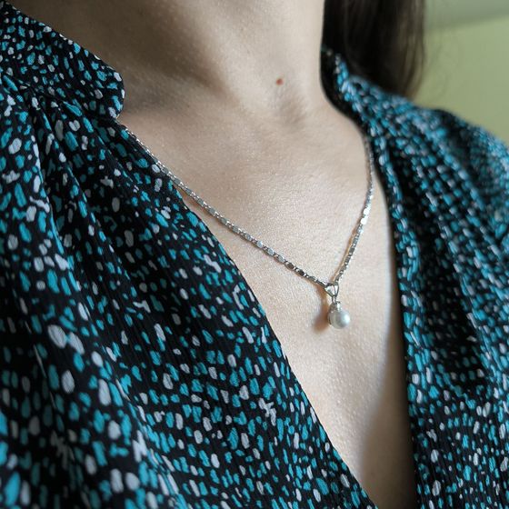 Серебряная подвеска с жемчугом, фианитами