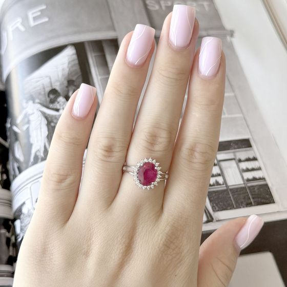Серебряное кольцо с рубином, фианитами