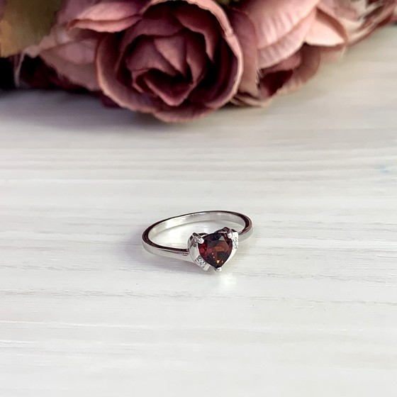 Серебряное кольцо с гранатом 0.918ct