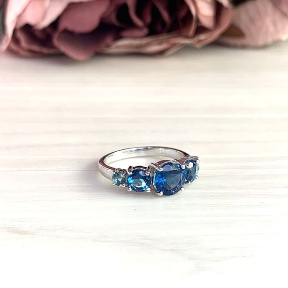 Серебряное кольцо с топазом Лондон Блю 2.092ct