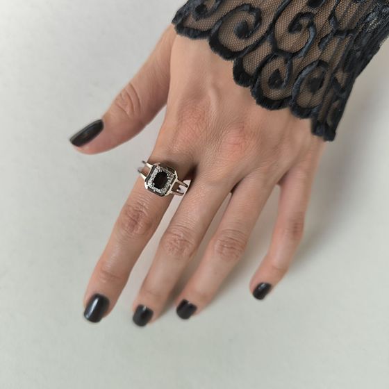 Серебряное кольцо с гранатом 1.4ct