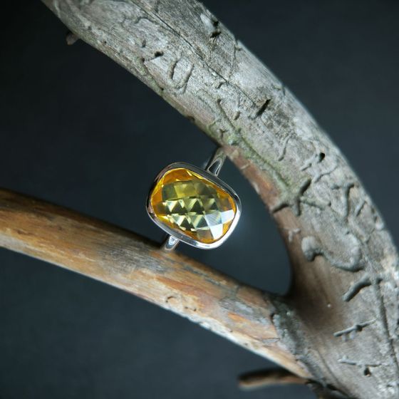 Серебряное кольцо с цитрином nano