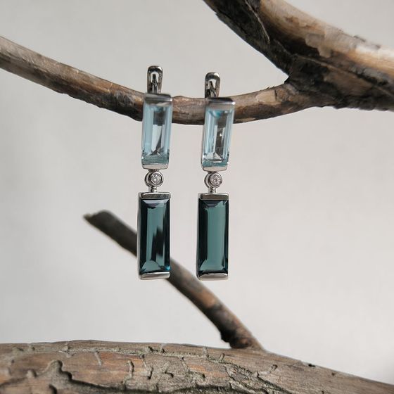 Серебряные серьги с топазом Лондон Блю 9.524ct, топазом, фианитами