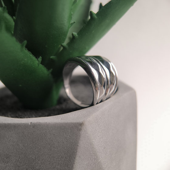 Серебряное кольцо без камней