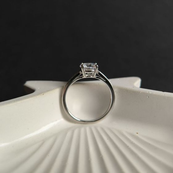 Серебряное кольцо с фианитами