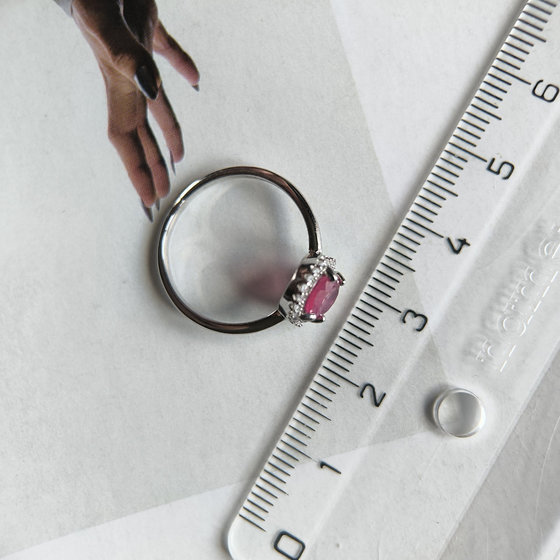 Серебряное кольцо с рубином 1.766ct, фианитами