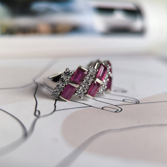 Серебряное кольцо с рубином 5.59ct, фианитами