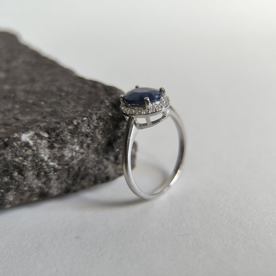 Серебряное кольцо с сапфиром 1.792ct