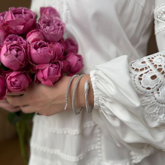 Серебряный браслет с фианитами, емаллю