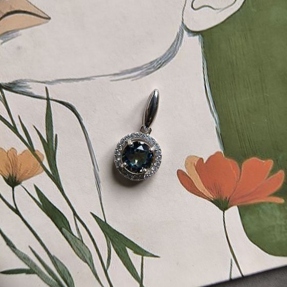 Серебряная подвеска с мистик топазом 2.37ct