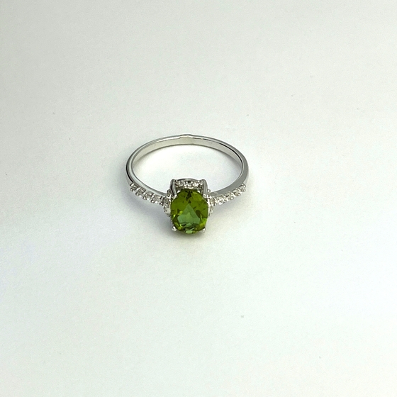 Серебряное кольцо с султанитом 2.11ct, фианитами