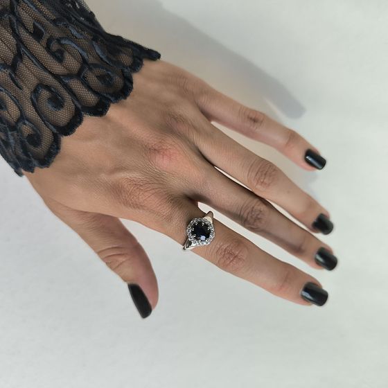 Серебряное кольцо с сапфиром 2.093ct, фианитами