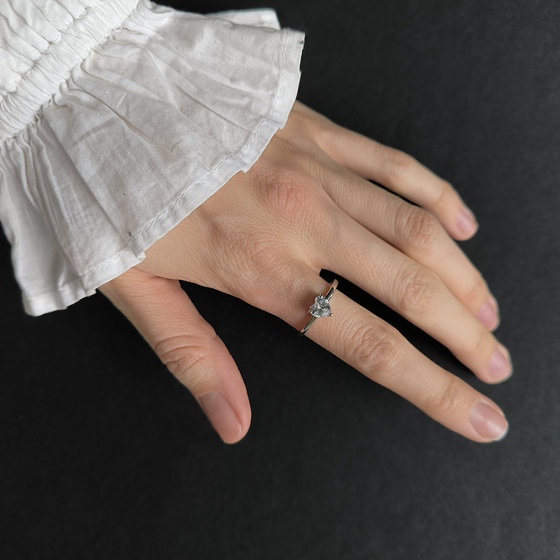 Серебряное кольцо с фианитами