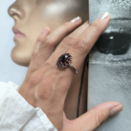 Серебряное кольцо с гранатом nano 4.007ct