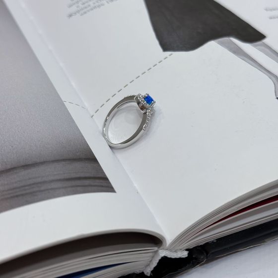 Серебряное кольцо с опалом 0.573ct, фианитами