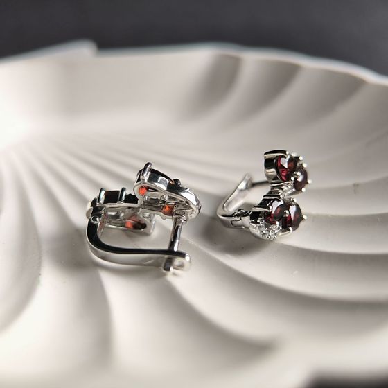 Серебряные серьги с гранатом 3.468ct