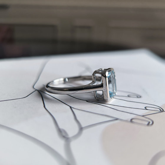 Серебряное кольцо с топазом 1.888ct