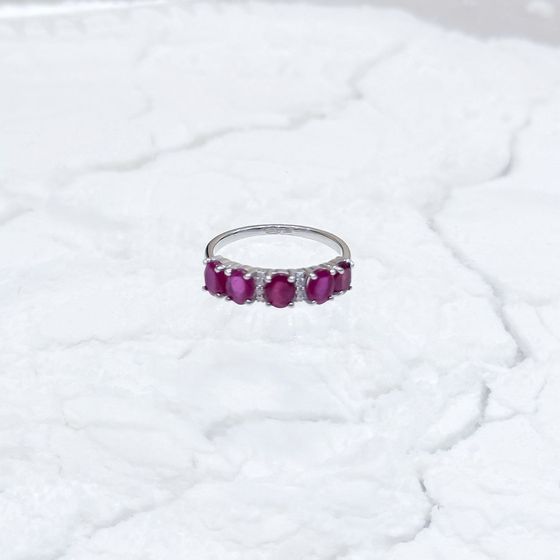 Серебряное кольцо с рубином 2.647ct, фианитами