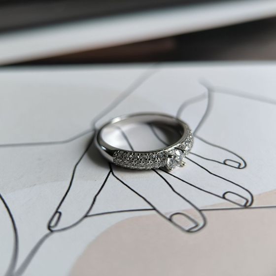 Серебряное кольцо с фианитами