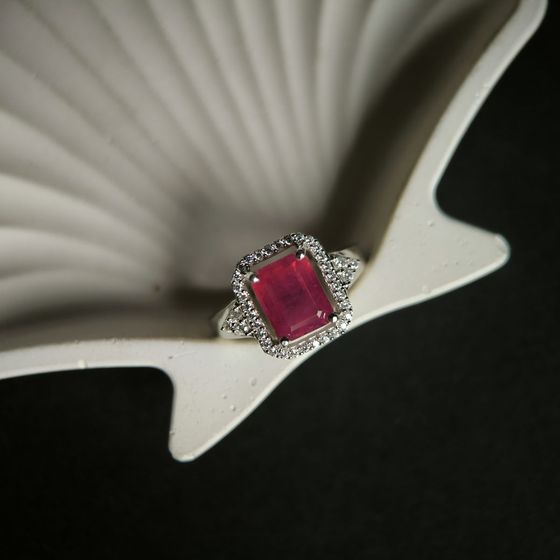 Серебряное кольцо с рубином