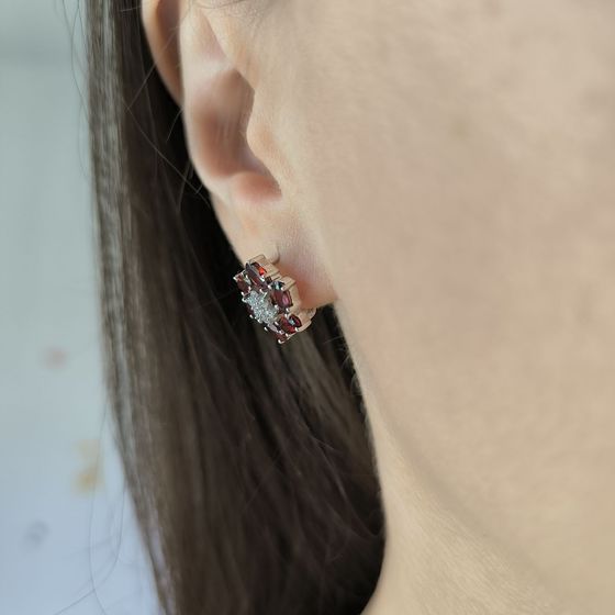 Серебряные серьги с гранатом 3.933ct, фианитами