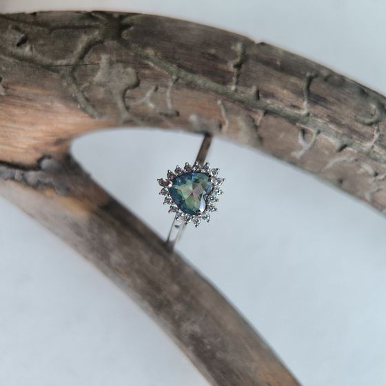 Серебряное кольцо с мистик топазом 0.801ct