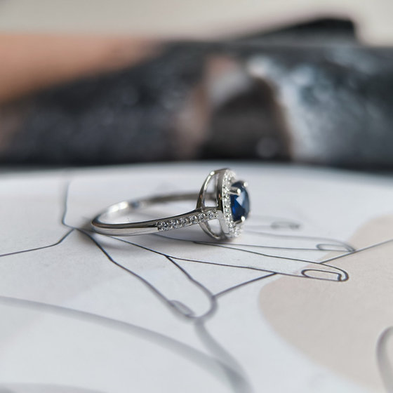 Серебряное кольцо с сапфиром nano