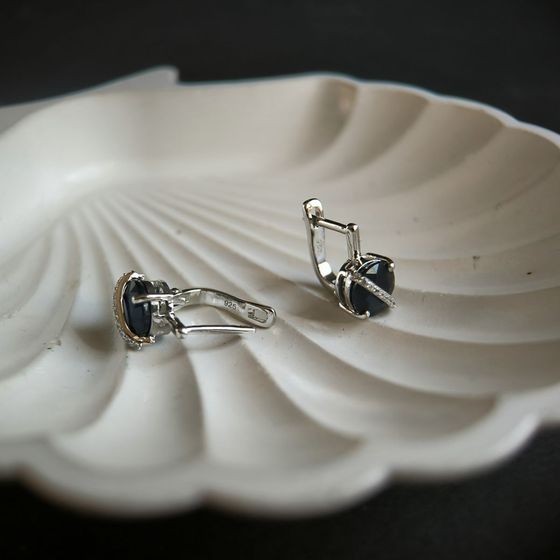 Серебряные серьги с сапфиром 5.581ct, фианитами