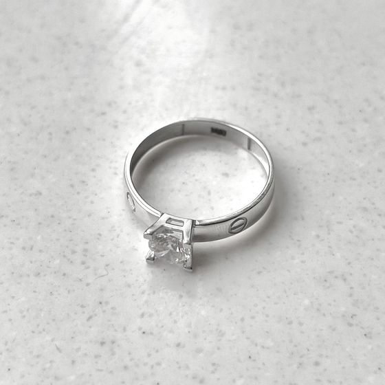 Золотое кольцо с фианитами 0.2ct