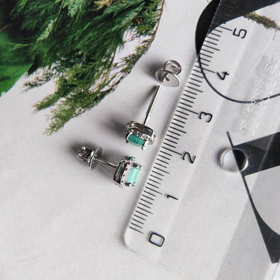 Серебряные серьги с изумрудом 1.13ct