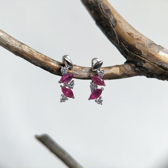 Серебряные серьги с рубином 2.15ct, фианитами