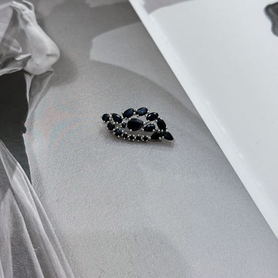Серебряная брошка с сапфиром 3.72ct