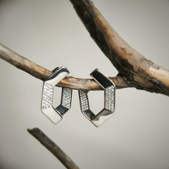 Серебряные серьги с фианитами