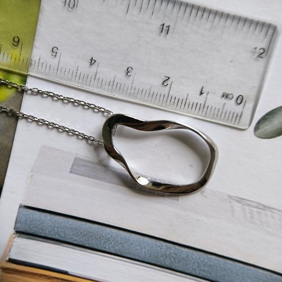 Серебряное колье без камней