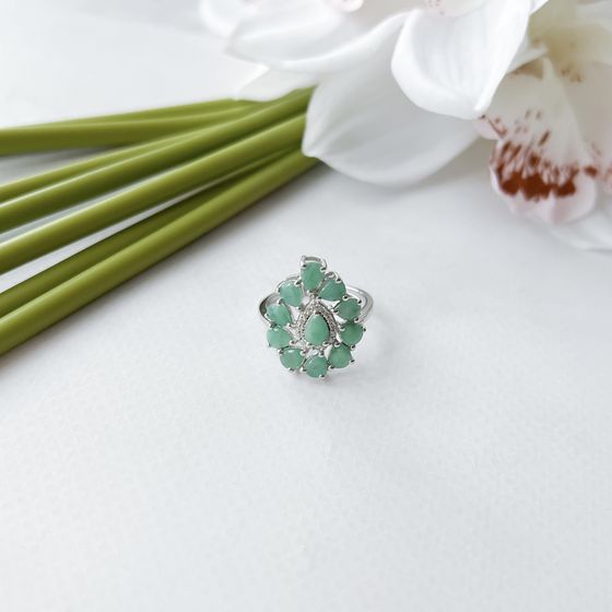 Серебряное кольцо с изумрудом 3.058ct, фианитами