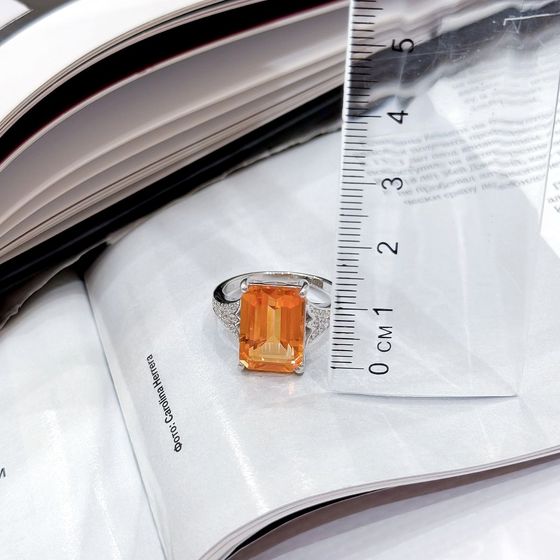 Серебряное кольцо с золотим кварцем 7.153ct, фианитами