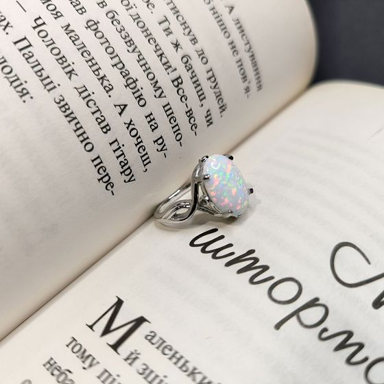 Серебряное кольцо с опалом 2.24ct, фианитами