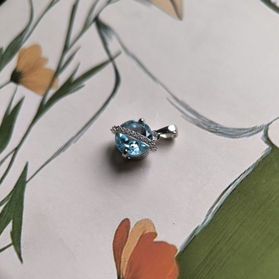 Серебряная подвеска с топазом 2.737ct