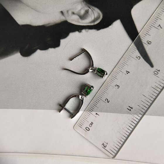 Серебряные серьги с изумрудом nano 1.1ct