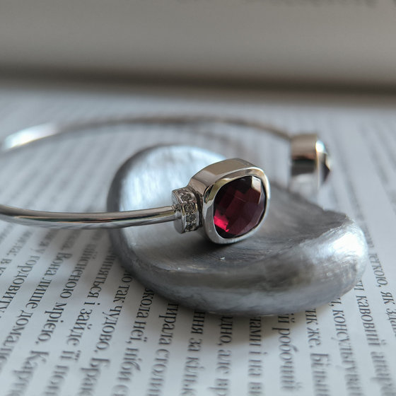 Серебряный браслет с гранатом nano 7.208ct, фианитами