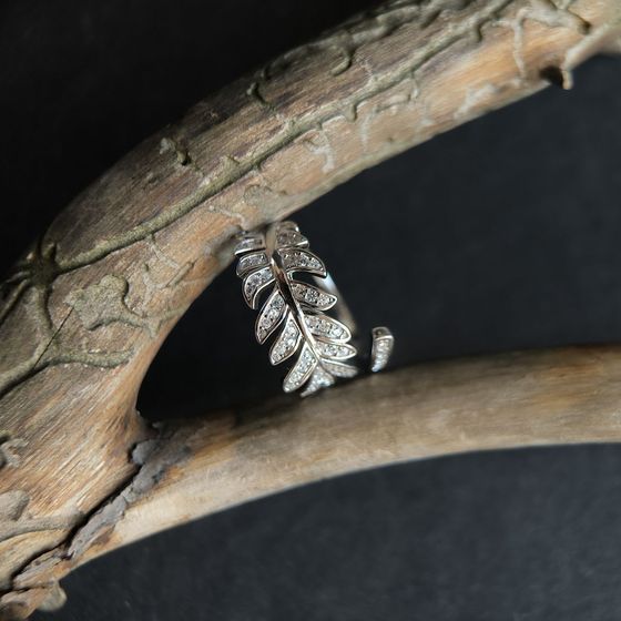 Серебряное кольцо с фианитами