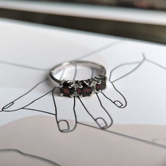 Серебряное кольцо с гранатом 1.895ct