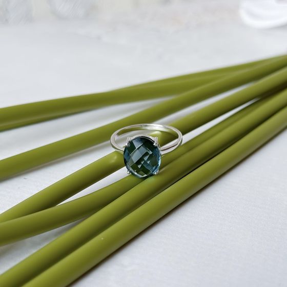 Серебряное кольцо с топазом Лондон Блю