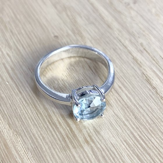 Серебряное кольцо с топазом