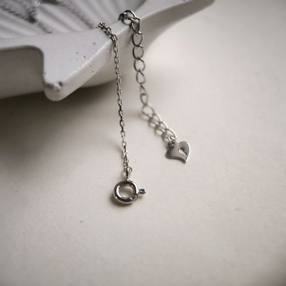 Серебряное колье с малахитом, фианитами