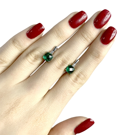 Серебряные серьги с изумрудом nano