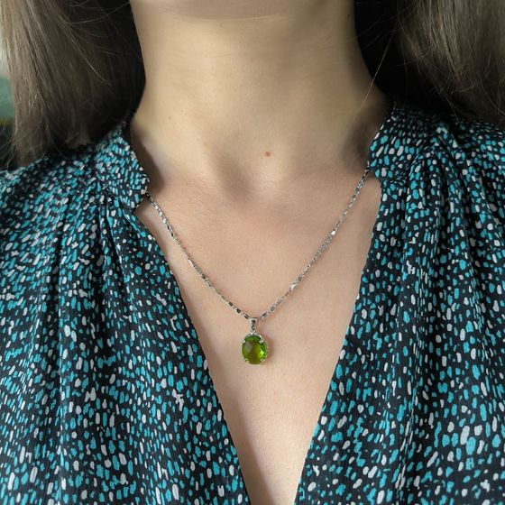 Серебряная подвеска с хризолітом